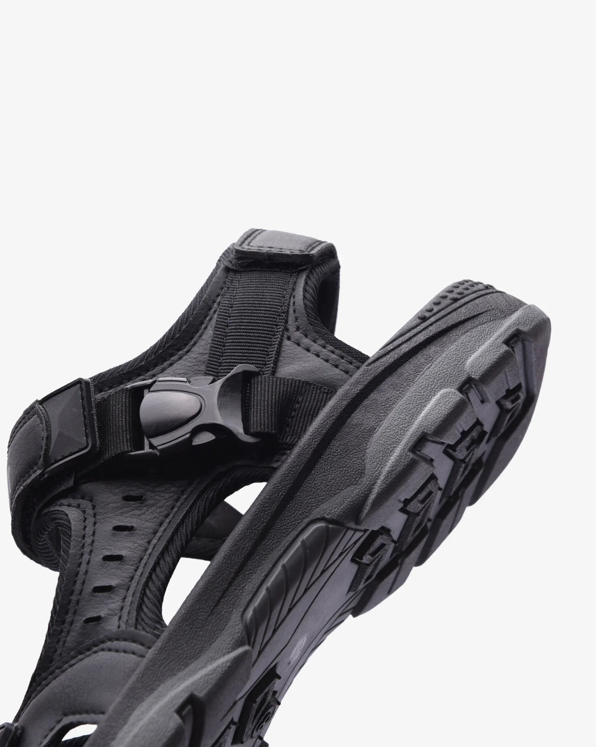 Men's Soviet Challenger casual sandal, supportive footwear with straps and open-toe design, suitable for everyday casual wear.