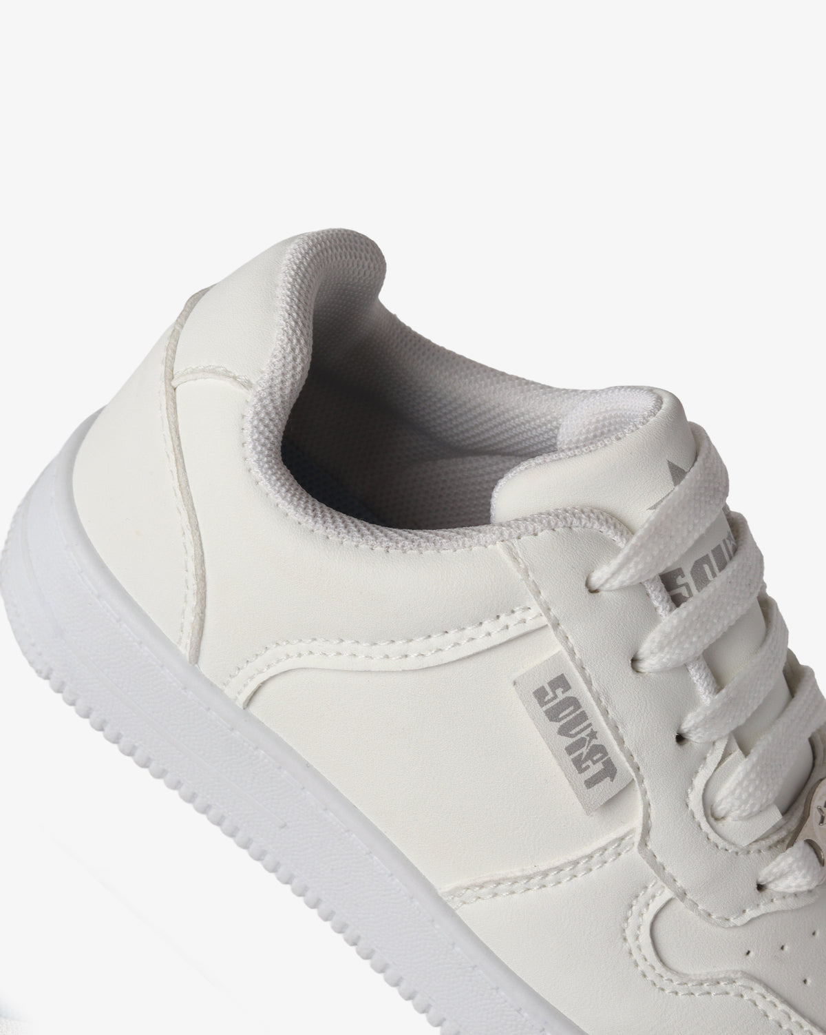 Soviet Youth Leandro low cut casual lace-up sneaker in white with a sleek design and white rubber sole.
