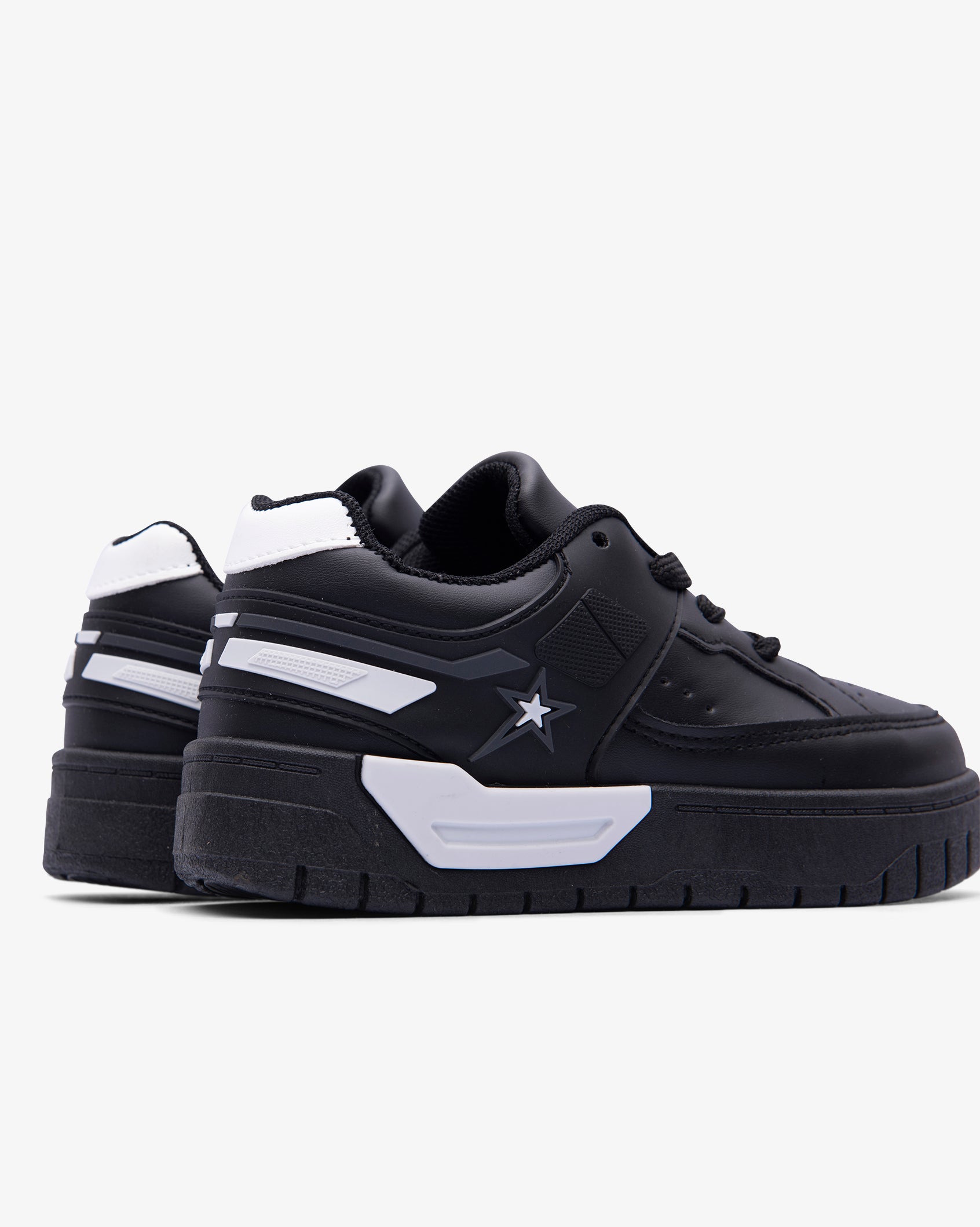 Kids low-cut PU sneakers, black with white heel and side stripes, star logo