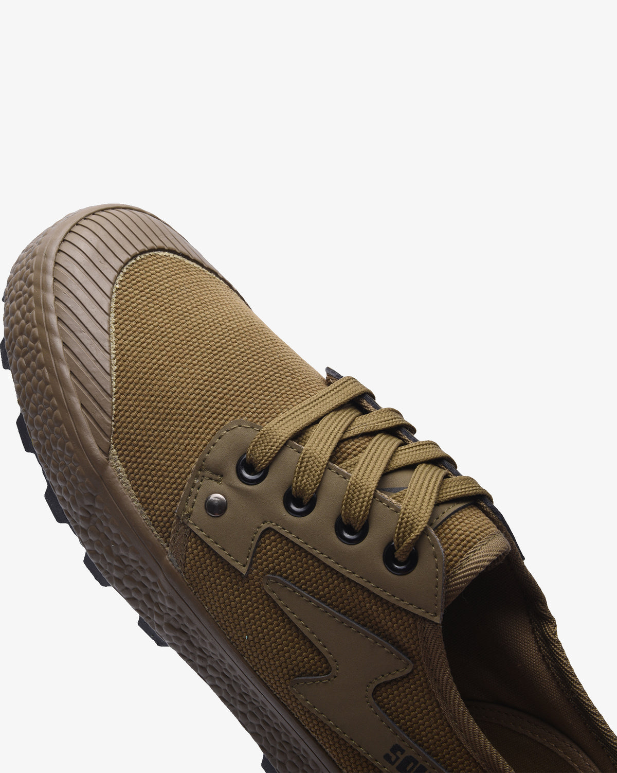 Men's Soviet Sonic low cut canvas footwear, showcasing stylish sneakers with a sleek design and comfortable fit.