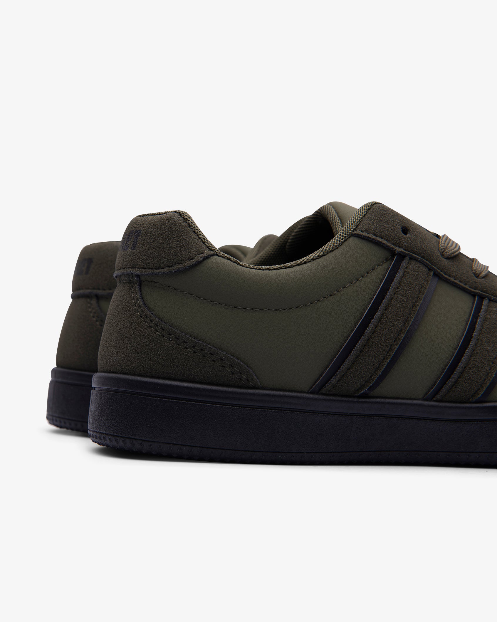 Youth Avatar - Casual Low Cut Sneaker
