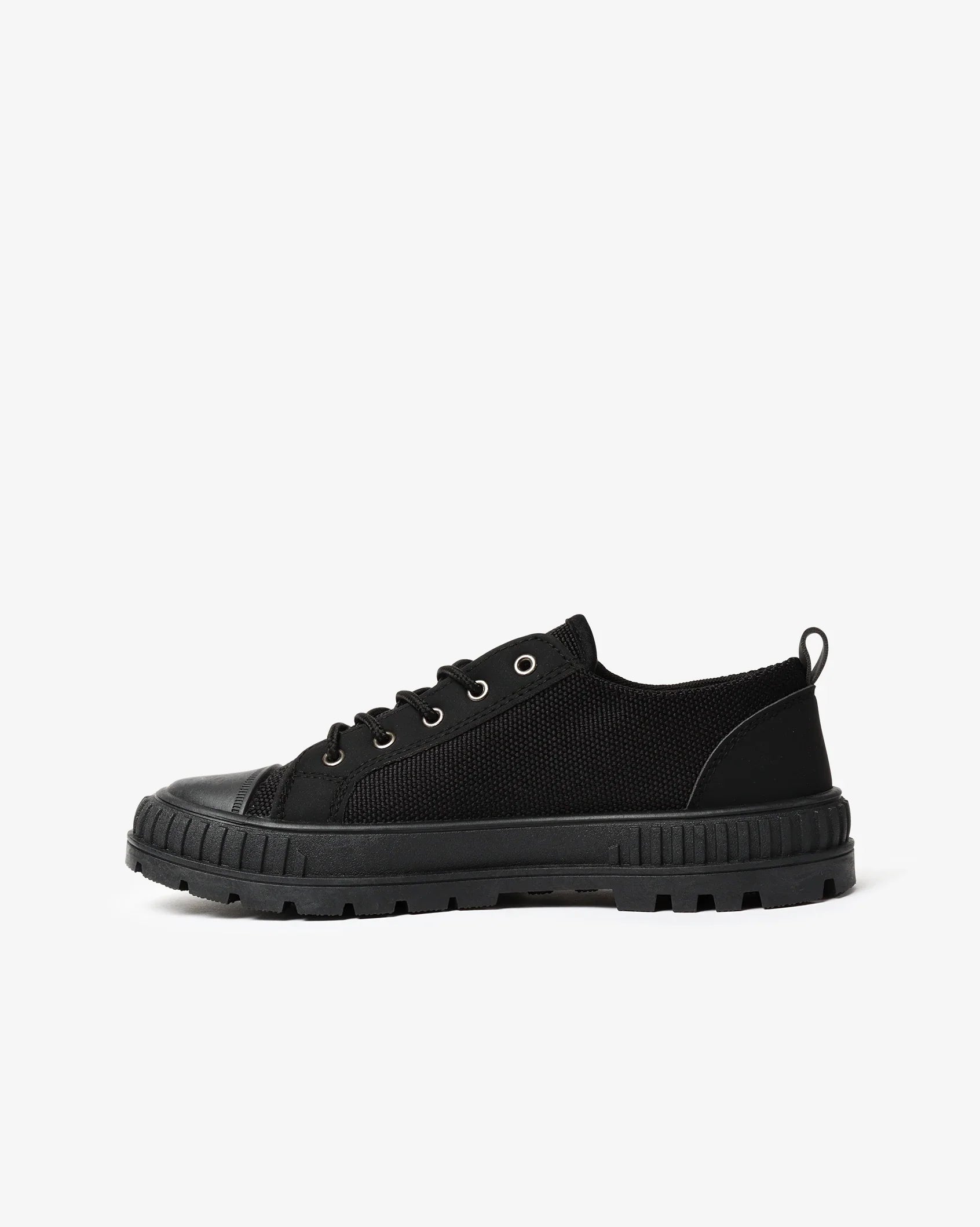Youth Young - Low Cut Canvas Sneaker