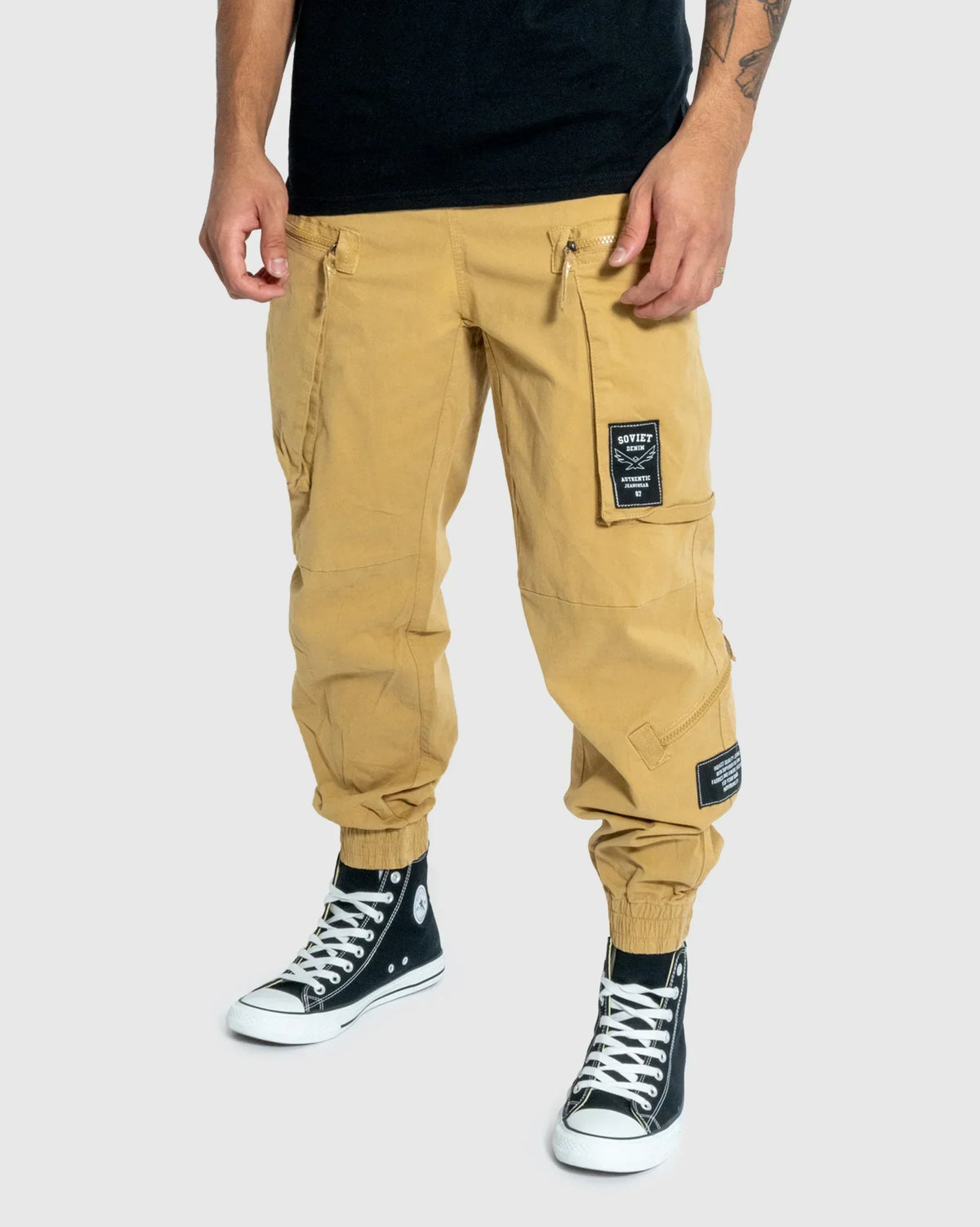 Men's Soviet Skywalker cargo pants, casual outdoor apparel with multiple pockets and relaxed fit, shown in dark color.